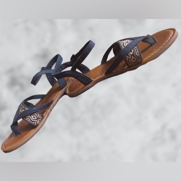 Tom’s navy Lexie canvas embroidered flat sandals, sz 6 1/2 - Picture 2 of 6